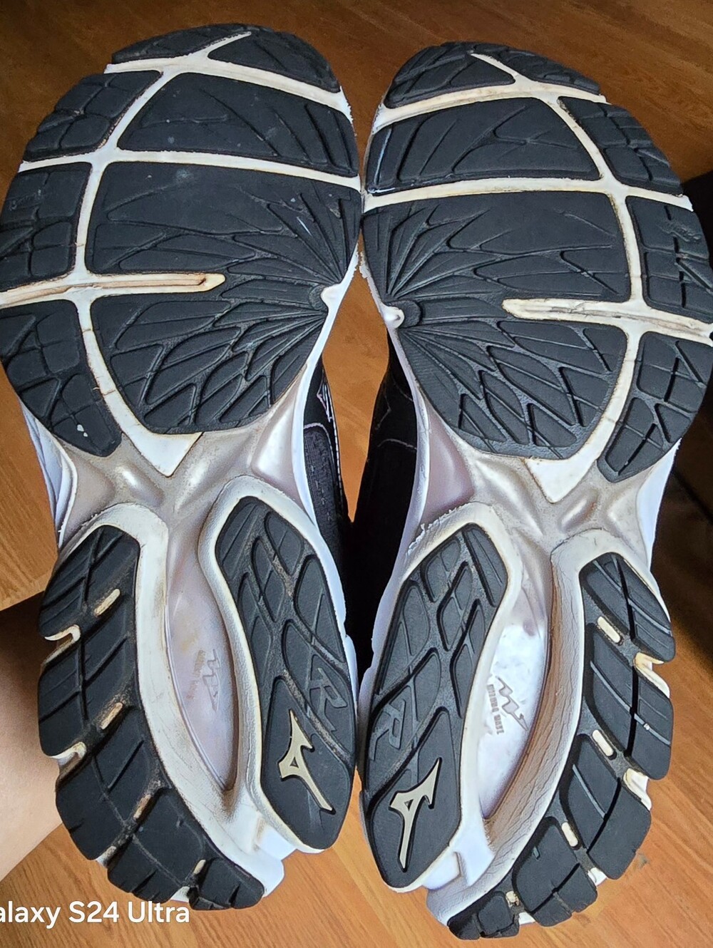 Sz 9 Women's MIZUNO WAVE RIDER 22 'Black' Running Shoes - Picture 7 of 8